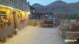 نمای محوطه اقامتگاه بوم گردی حاج بابا - چناران- روستای بقمچ